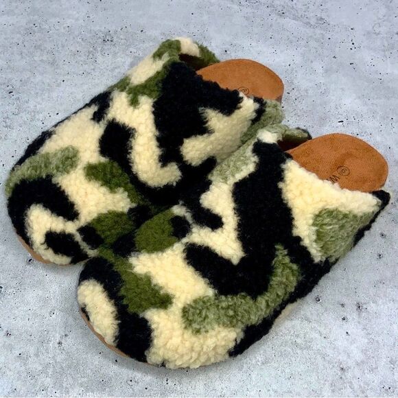 MATCHA SLIP ON FUZZY FAUX SHEARLING CLOG CAMOUFLAGE WOMEN SIZE 6 MULE SLIPPER - Picture 1 of 12